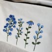 Handbemaltes Federmäppchen aus Stoff mit Reißverschluss, 21 x 13 cm, Blumenmotiv, Blau