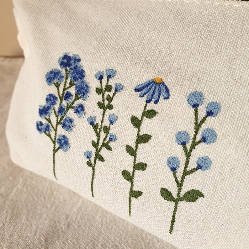 Handbemaltes Federmäppchen aus Stoff mit Reißverschluss, 21 x 13 cm, Blumenmotiv, Blau