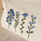 Handbemaltes Federmäppchen aus Stoff mit Reißverschluss, 21 x 13 cm, Blumenmotiv, Blau