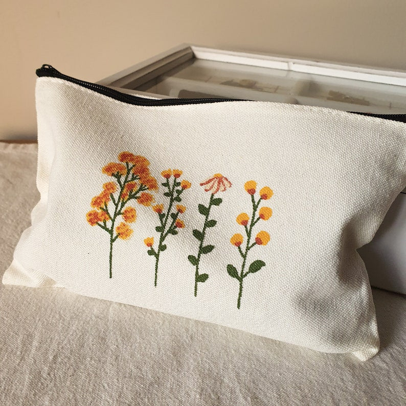 Mehrzweck-Federmäppchen aus Stoff mit handbemalten lila Blumen und Reißverschluss, 21 x 13 cm, Kulturbeutel