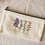 Mehrzweck-Federmäppchen aus Stoff mit handbemalten lila Blumen und Reißverschluss, 21 x 13 cm, Kulturbeutel