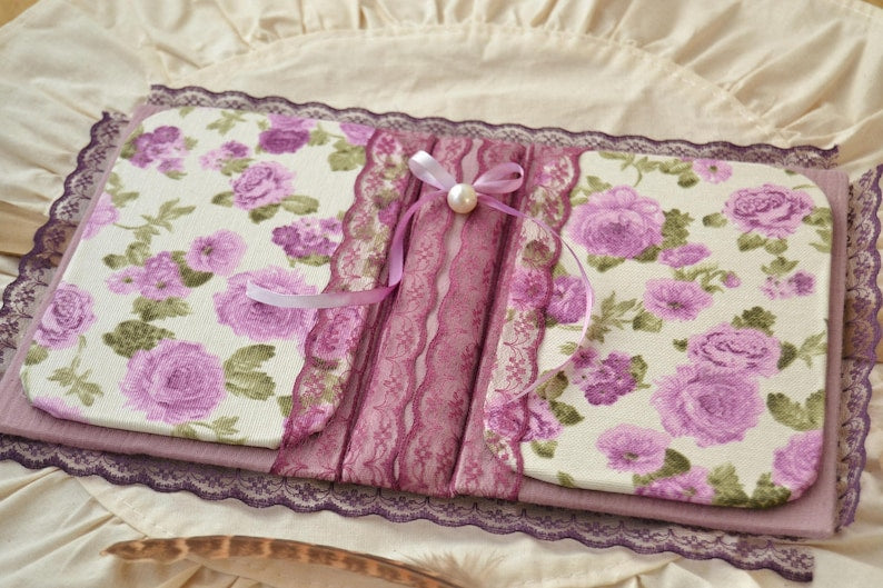 Handgemachtes Junk Journal A6 mit lila Rosen Vintage Stoff, 500 Seiten, leer