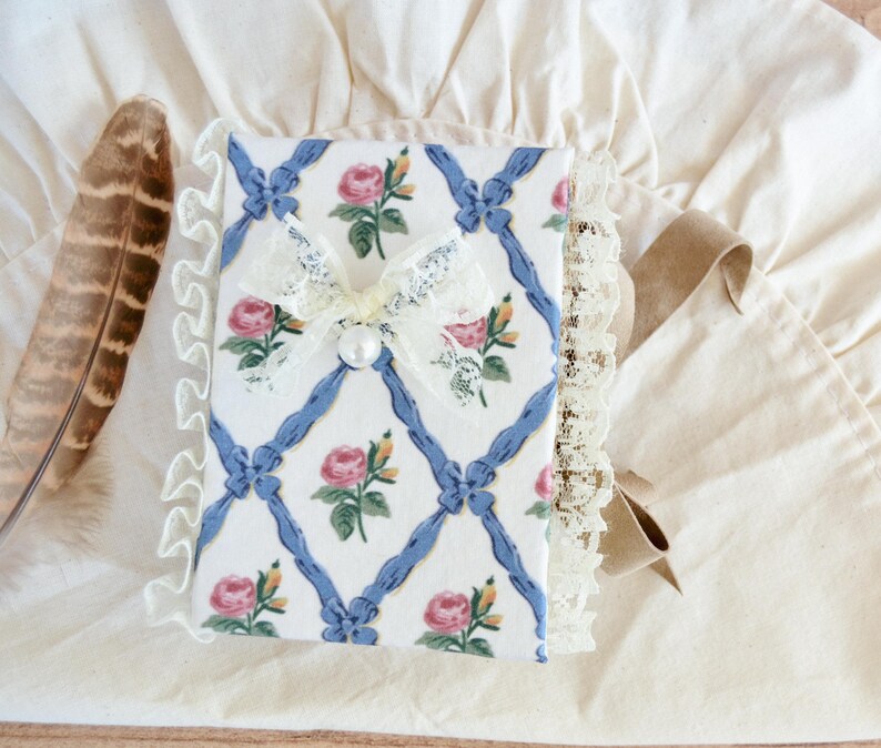 Mini Junk Journal A7 – Leeres Notizbuch aus französischem Baumwollstoff mit Spitze, Vintage-Stil, 360 Seiten, Hardcover, handgenäht