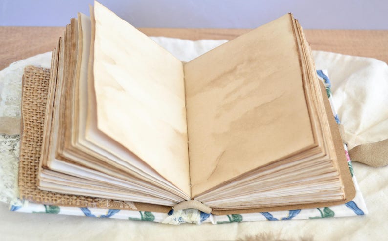 Mini Junk Journal A7 – Leeres Notizbuch aus französischem Baumwollstoff mit Spitze, Vintage-Stil, 360 Seiten, Hardcover, handgenäht