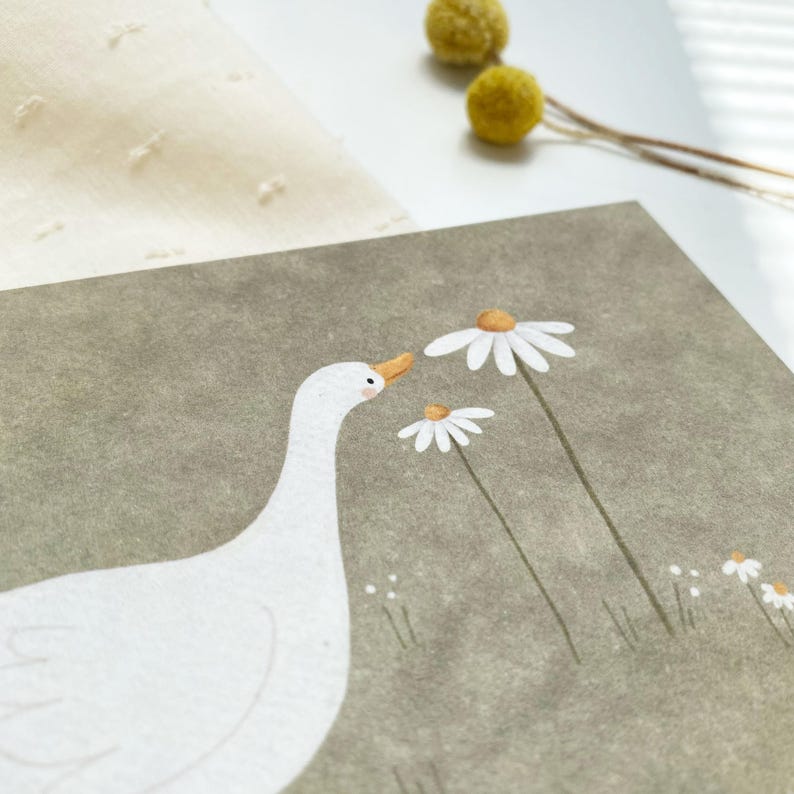 Grußkarte Gans mit Blümchen, A6 Postkarte, 500g Holzschliffpappe, bunt, doppelseitig beschreibbar