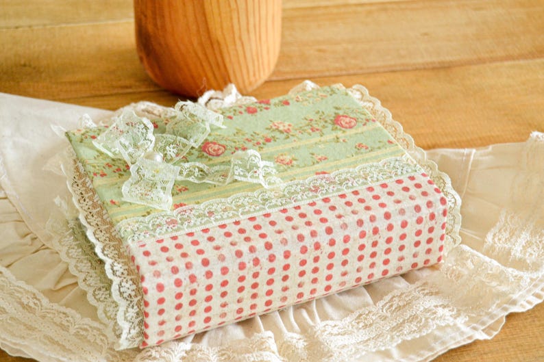 Baumwollstoff mit roten Rosen und Spitze, Vintage-Stil Notizbuch, A6, 500 Seiten, leer
