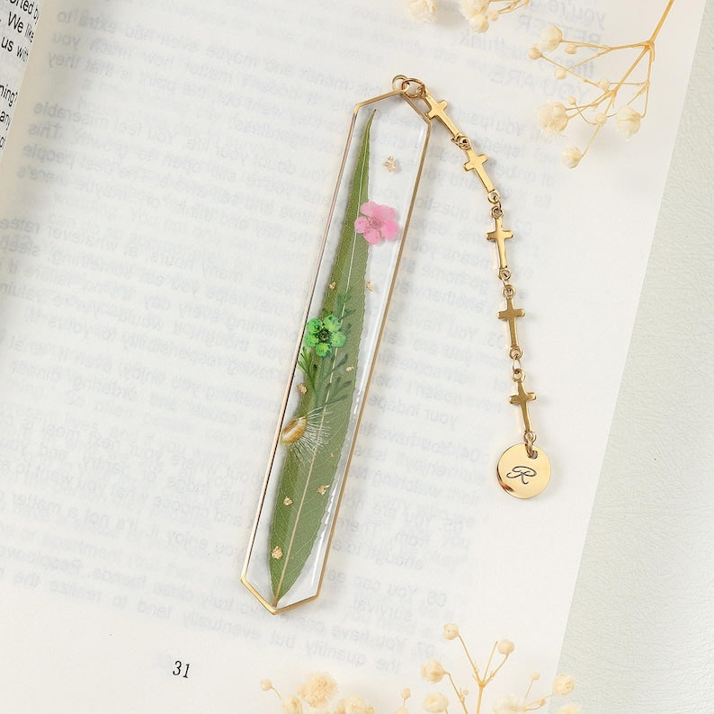 Lesezeichen aus Kunstharz mit Trockenblumen und Goldfolie, Edelstahlrahmen in Gold oder Silber, Botanisches Lesezeichen mit Kreuzkette