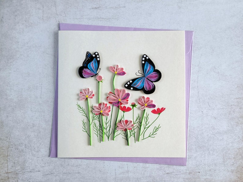 Quilling Grußkarte mit Schmetterling und Blumen, 3D handgefertigt, 15 x 15 cm mit Umschlag