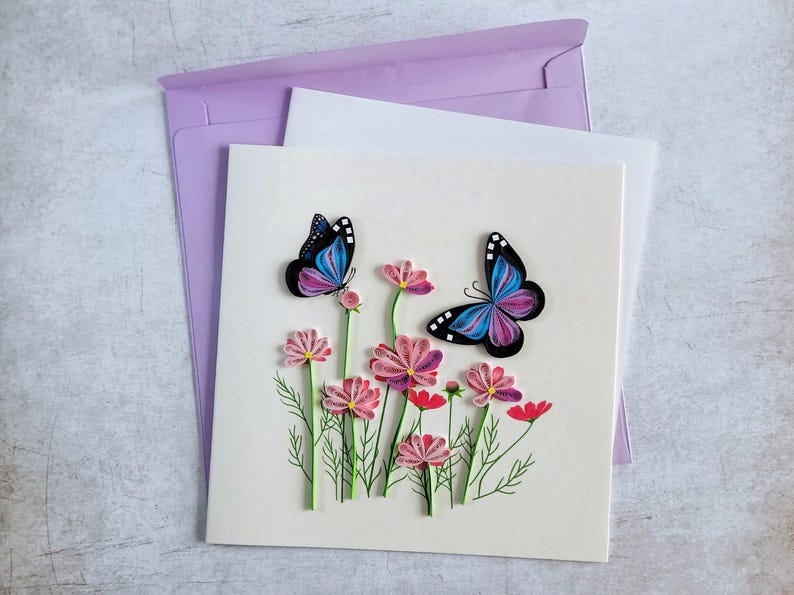 Quilling Grußkarte mit Schmetterling und Blumen, 3D handgefertigt, 15 x 15 cm mit Umschlag