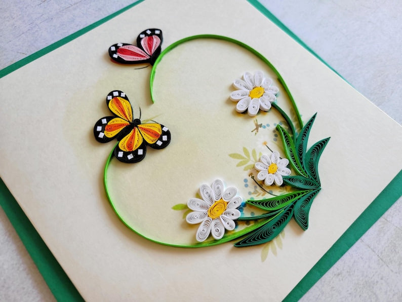 Quilling Karte Schmetterling & Blumen – Handgemachte 3D Grußkarte – 15 x 15 cm – Mit Umschlag und Einlegeblatt