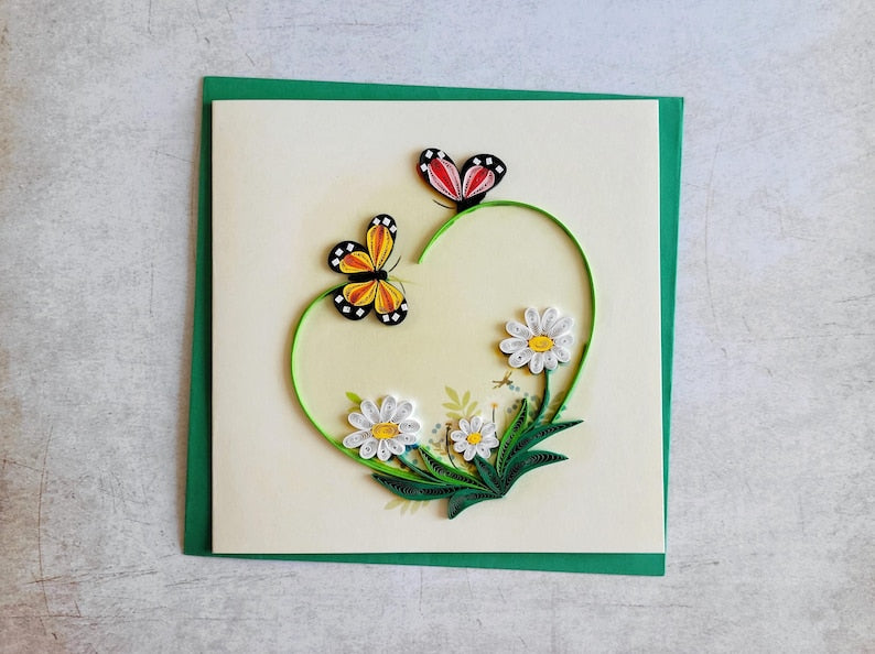 Quilling Karte Schmetterling & Blumen – Handgemachte 3D Grußkarte – 15 x 15 cm – Mit Umschlag und Einlegeblatt