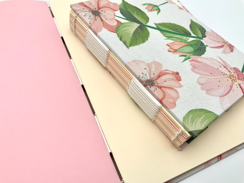 Handgebundenes Notizbuch Skizzenbuch Hardcover Blumendesign Buntes Papier