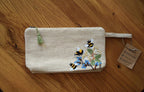 Handbestickte Kosmetiktasche aus Baumwolle und Jute, 25x13x5 cm, mit Bienen- und Blumenmotiv, Reißverschluss, 3 Innentaschen