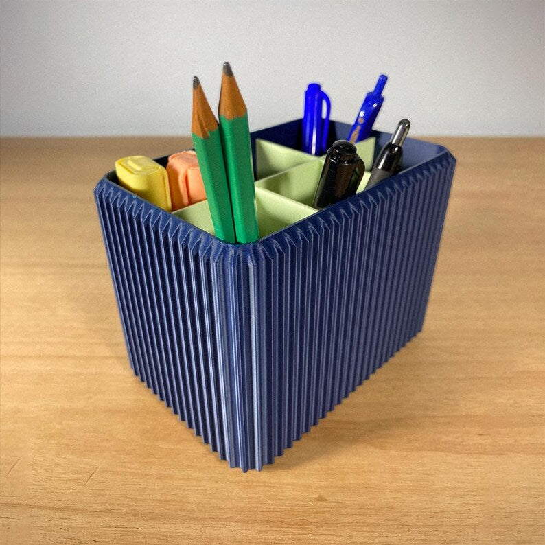 Moderner gerippter Schreibtisch-Organizer – 3D-gedruckter Stiftehalter mit 6 Fächern, Marineblau/Limettengrün, 12,8 x 14,7 x 10 cm
