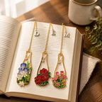 Lesezeichen aus Metall mit floralem Blumenvasen-Design und Initialen-Anhänger, wiederverwendbar für Bücher und Zeitschriften