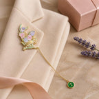 Florales Lesezeichen aus goldfarbenem Emaille mit Initialenanhänger – Lesezeichen für Bücherliebhaber