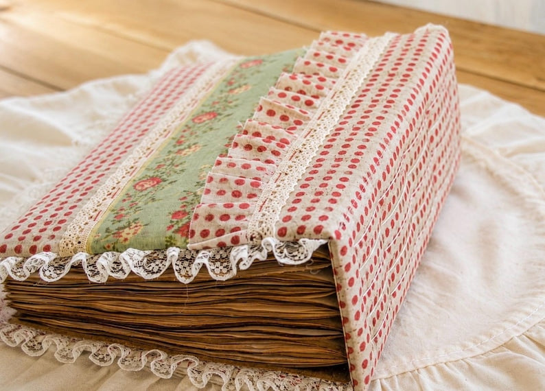 A5 Notizbuch mit wattiertem Stoffeinband, 200 leere teefarbene Seiten, Vintage Spitzen Junk Journal