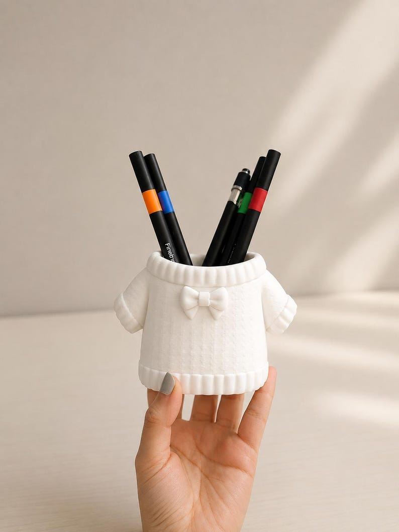 Pullover-Stiftehalter mit Schleife, 3D-gedruckter Stiftebecher, Schreibtischorganizer, PLA, 12 cm x 8 cm x 8 cm, 1 Stück