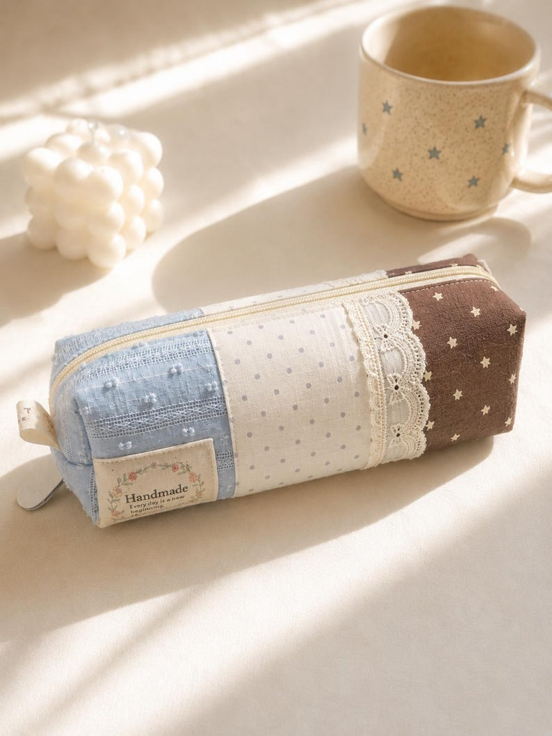 Patchwork Federmäppchen mit Spitze, gesteppter Stiftehalter, Schreibwaren-Organizer, Blau Creme Braun, Reißverschluss