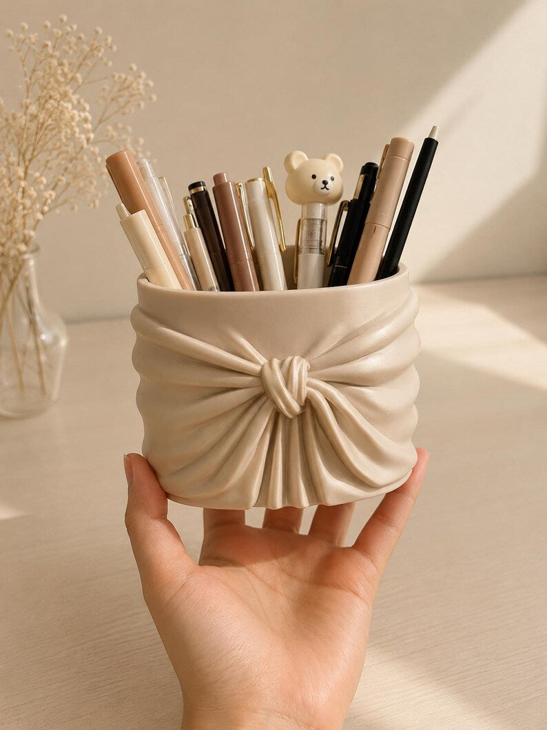 3D-gedruckter Schleifen-Stiftehalter, Stiftebecher mit drapiertem Design, Schreibtisch-Organizer für Stifte