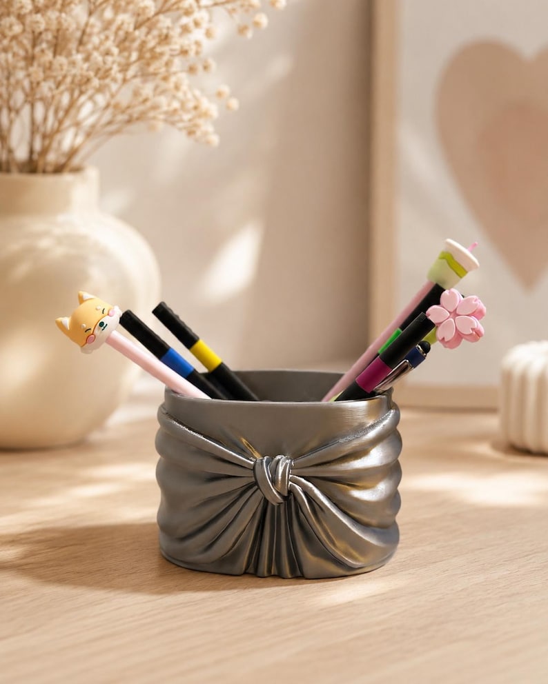3D-gedruckter Schleifen-Stiftehalter, Stiftebecher mit drapiertem Design, Schreibtisch-Organizer für Stifte