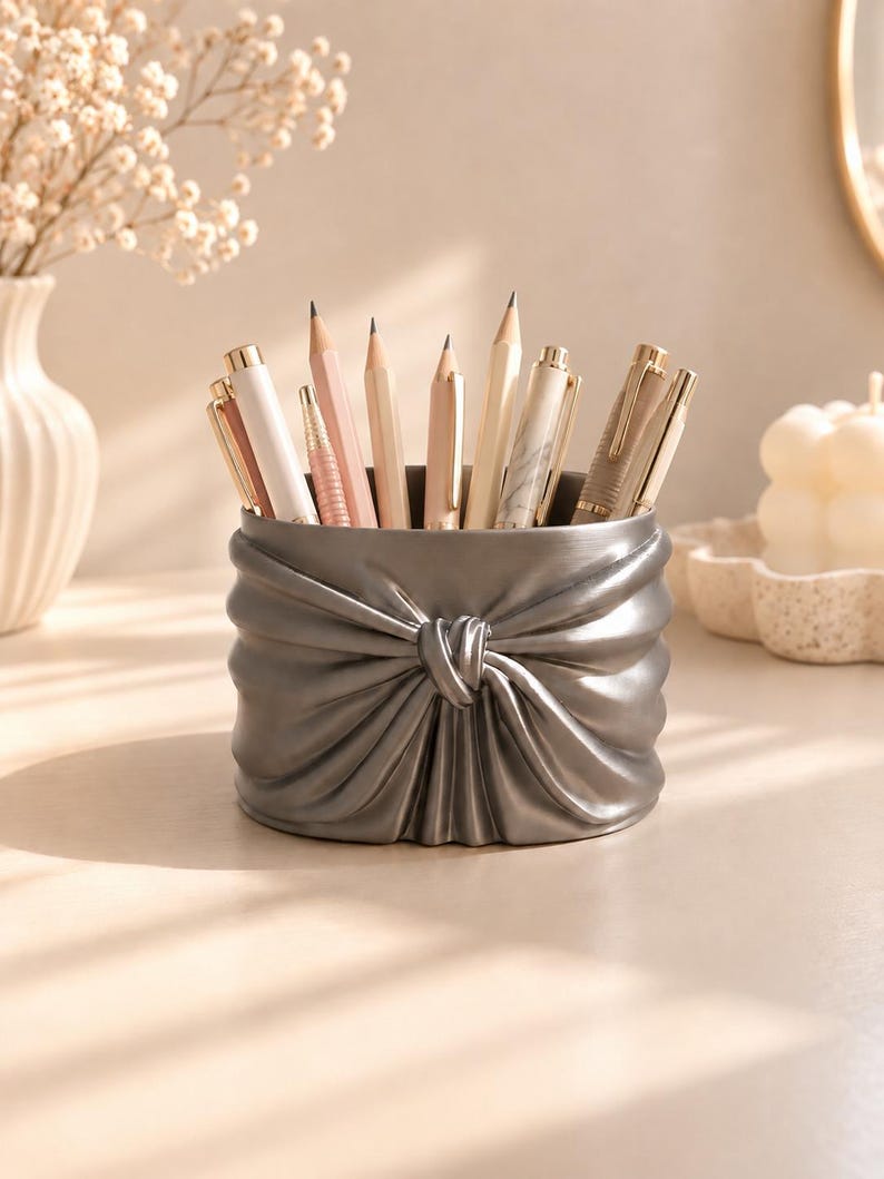 3D-gedruckter Schleifen-Stiftehalter, Stiftebecher mit drapiertem Design, Schreibtisch-Organizer für Stifte