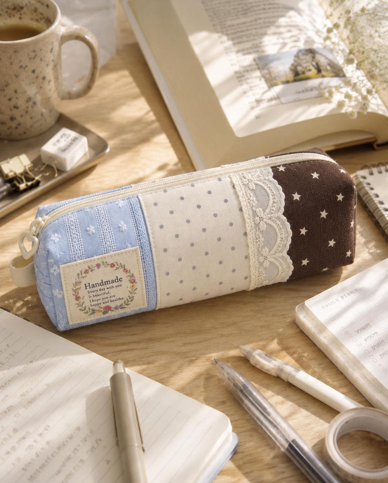 Patchwork Federmäppchen mit Spitze, gesteppter Stiftehalter, Schreibwaren-Organizer, Blau Creme Braun, Reißverschluss