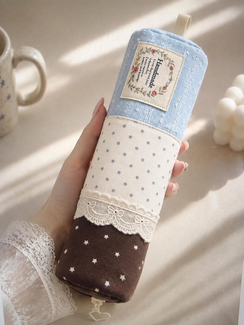 Patchwork Federmäppchen mit Spitze, gesteppter Stiftehalter, Schreibwaren-Organizer, Blau Creme Braun, Reißverschluss